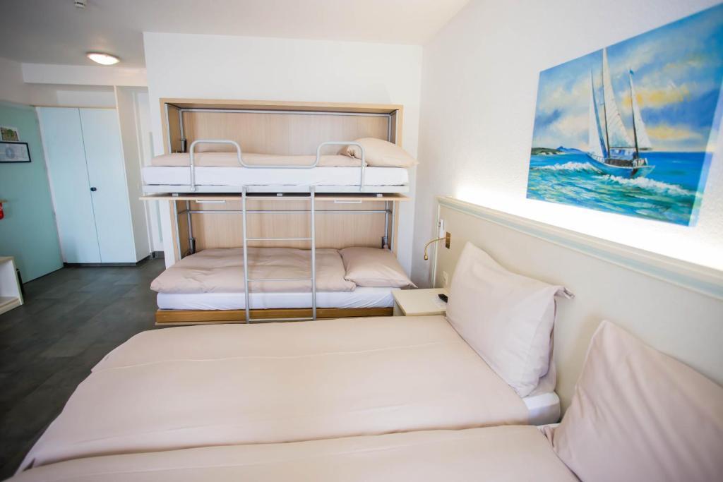 Hotel Du Port Villeneuve Room photo